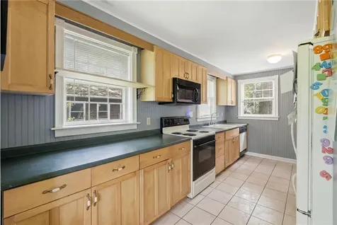 25 Pineland Street North Kingstown RI 02852