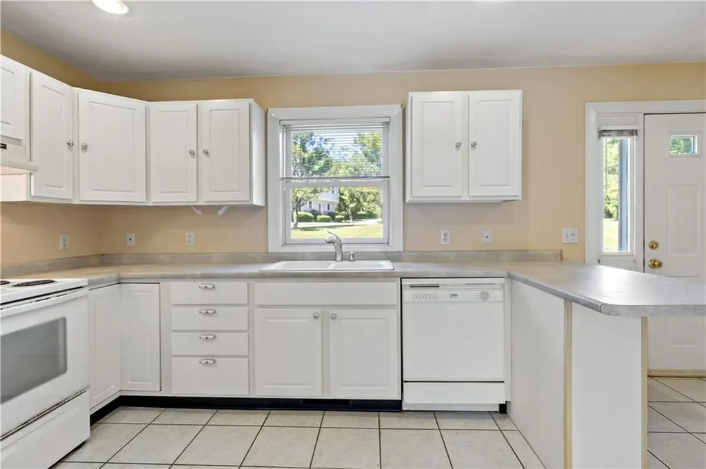 41 Charles Drive Tiverton RI 02878