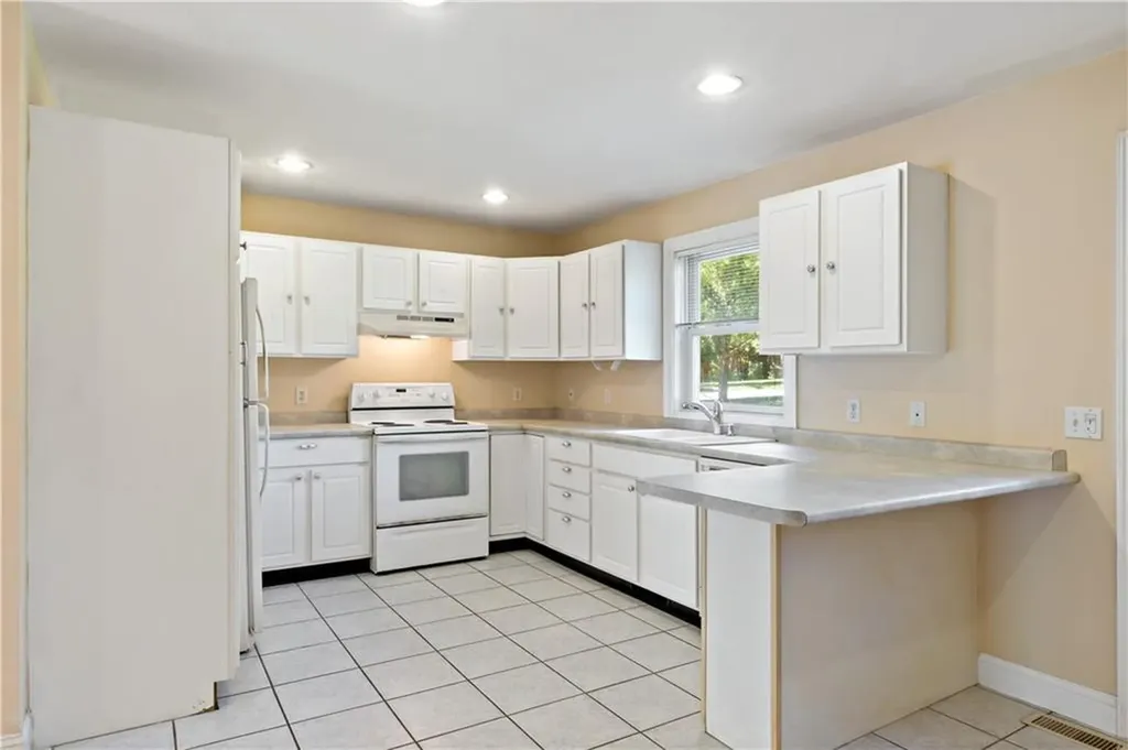 41 Charles Drive Tiverton RI 02878
