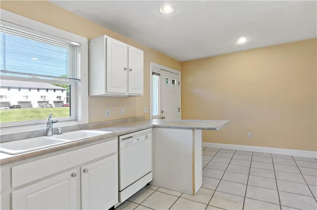 41 Charles Drive Tiverton RI 02878