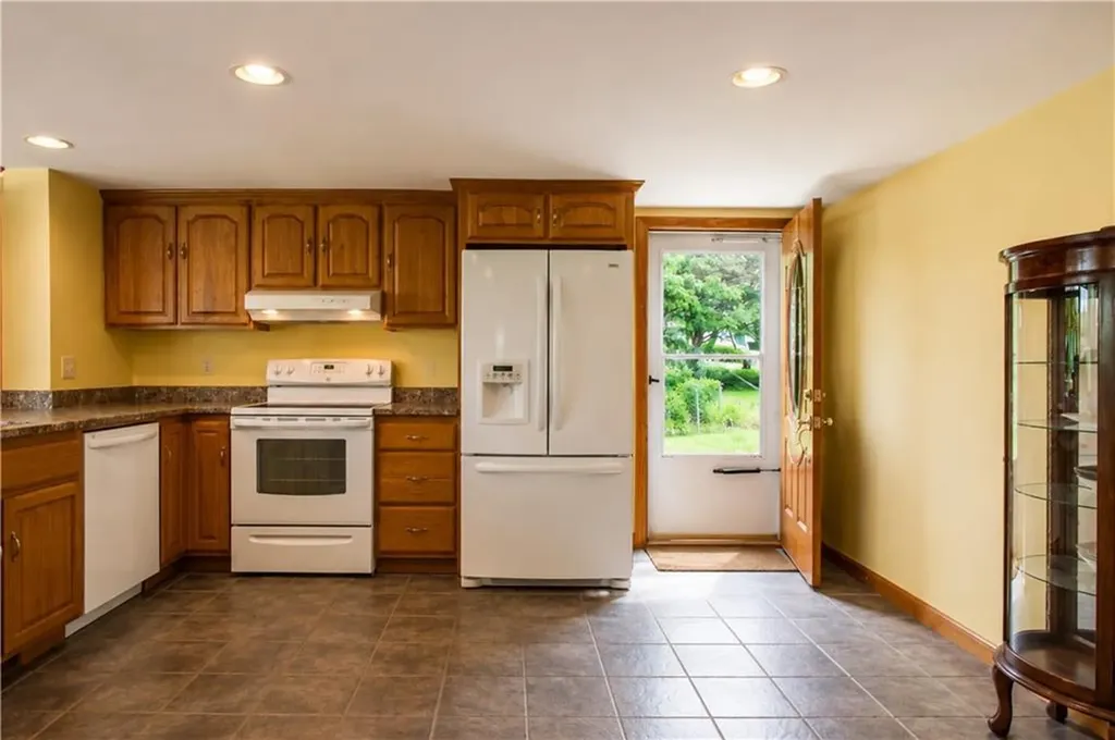 151 Conanicus Road Narragansett RI 02882