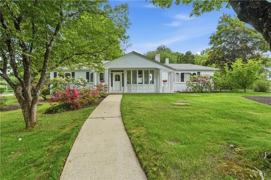 14 Cardinal Road Cranston RI 02921