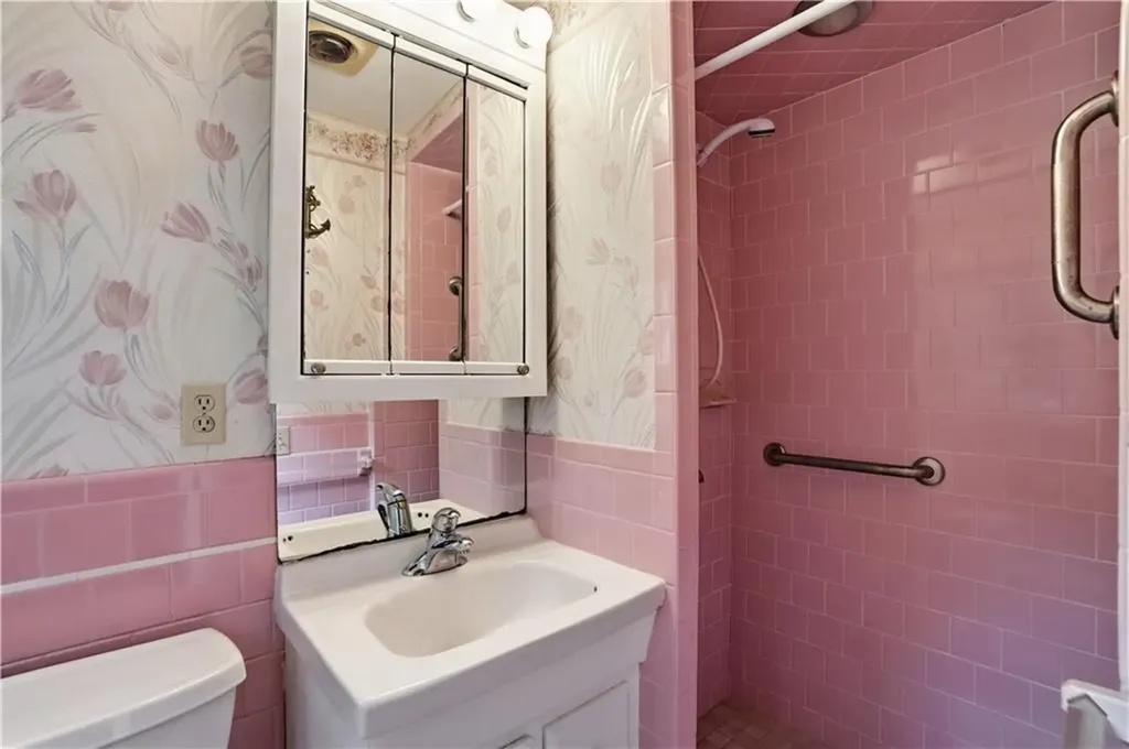 14 Cardinal Road Cranston RI 02921