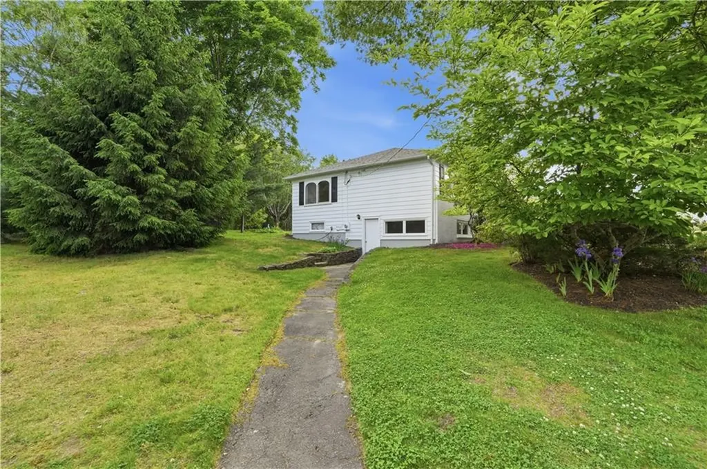 14 Cardinal Road Cranston RI 02921