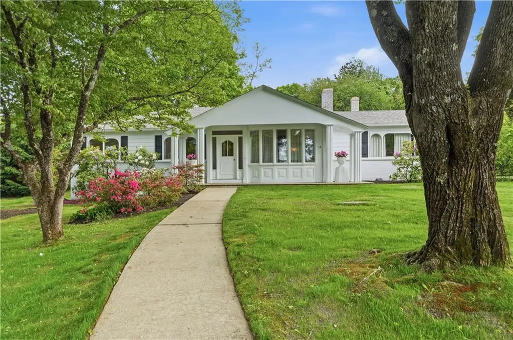 14 Cardinal Road Cranston RI 02921