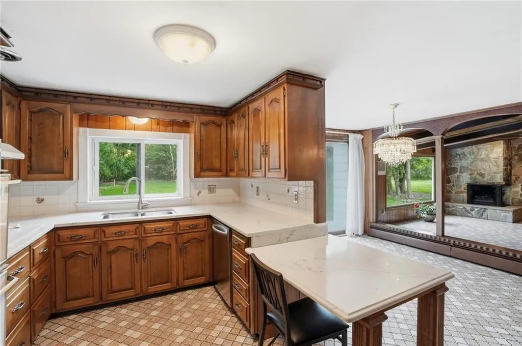 14 Cardinal Road Cranston RI 02921