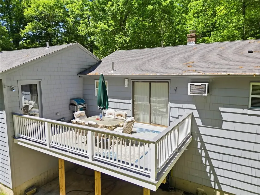 584 Hartford Pike Scituate RI 02857