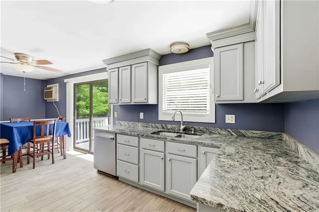 584 Hartford Pike Scituate RI 02857