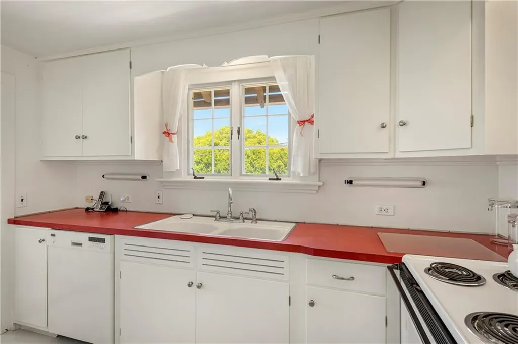 6 Chapel Place Westerly RI 02891