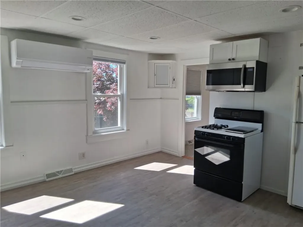 103 Roger Williams Avenue East Providence RI 02916