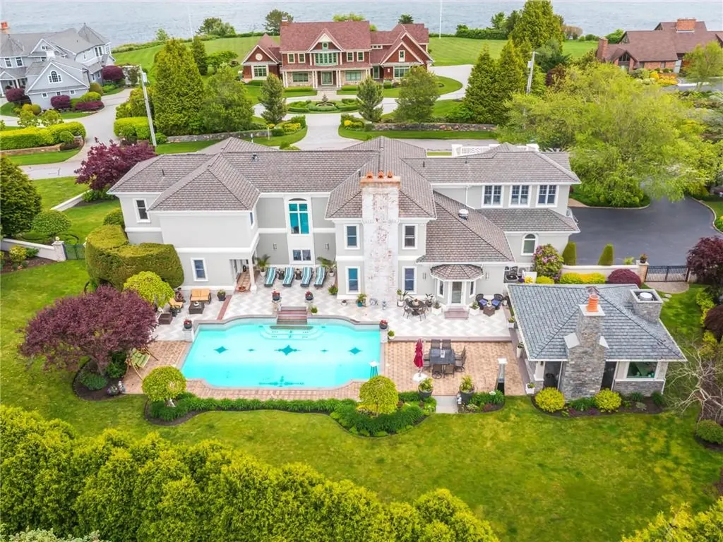 126 Cliff Drive Narragansett RI 02882