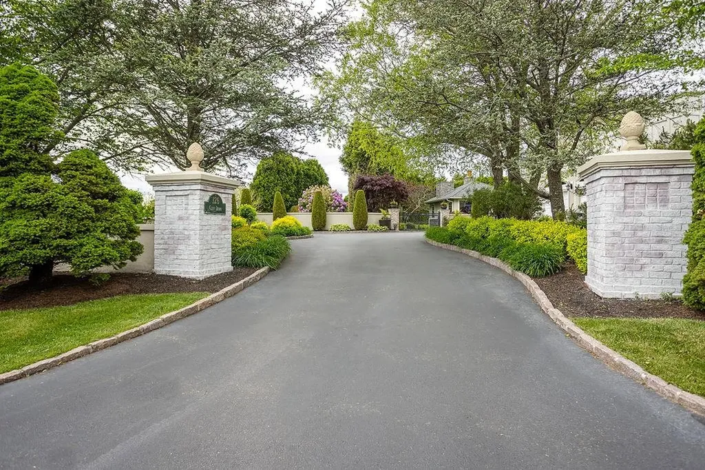 126 Cliff Drive Narragansett RI 02882