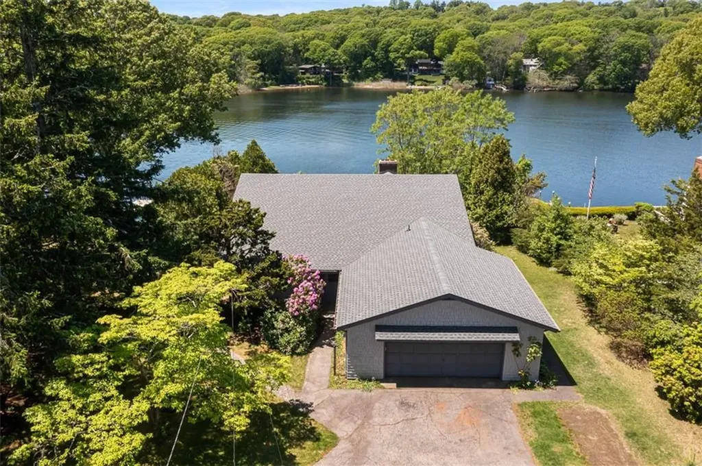 28 Lakeside Drive Narragansett RI 02882
