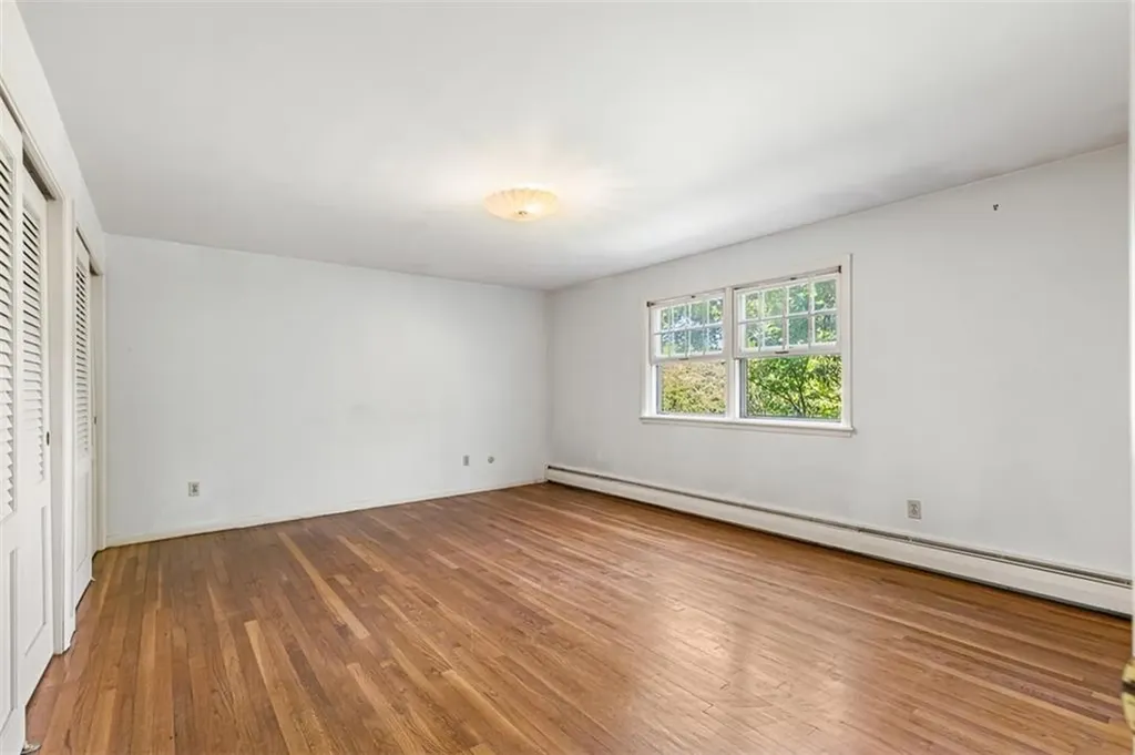 28 Lakeside Drive Narragansett RI 02882