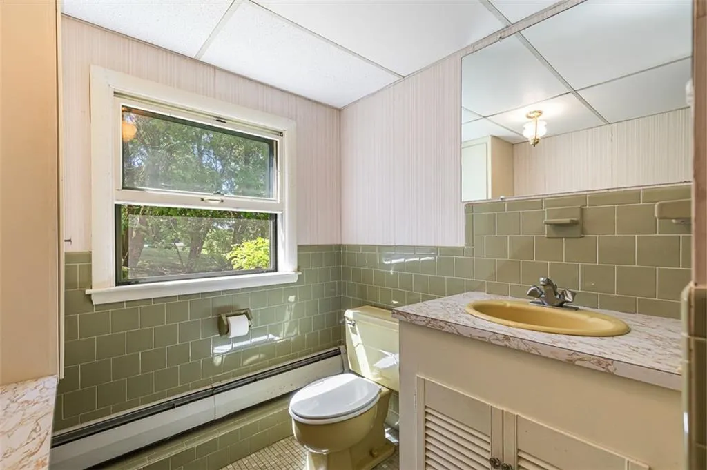 28 Lakeside Drive Narragansett RI 02882