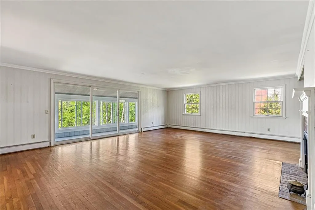 28 Lakeside Drive Narragansett RI 02882