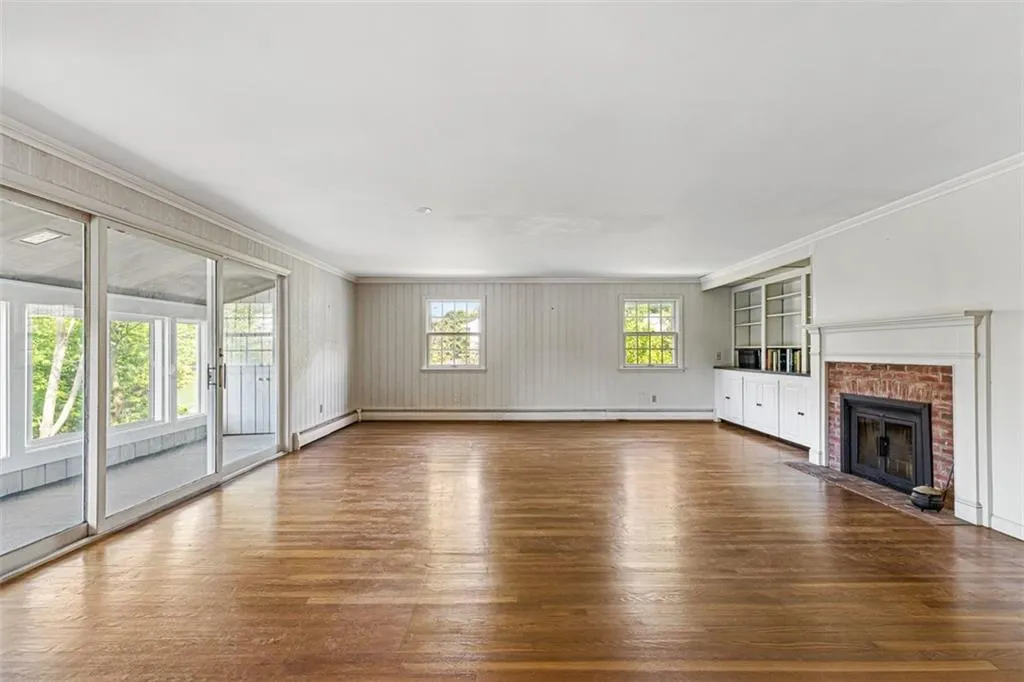 28 Lakeside Drive Narragansett RI 02882