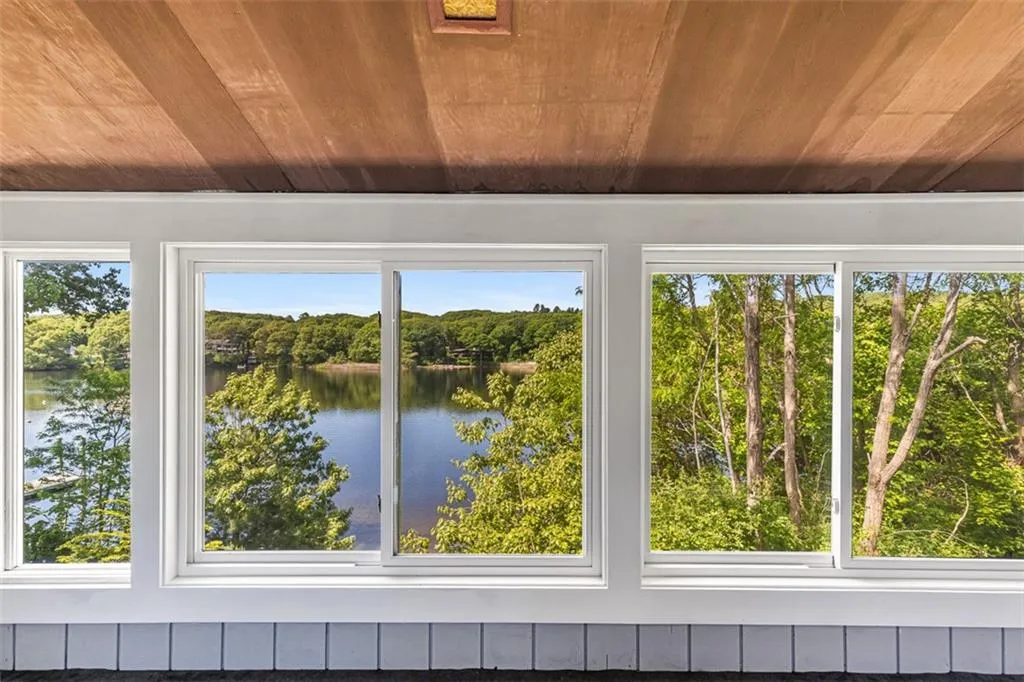 28 Lakeside Drive Narragansett RI 02882