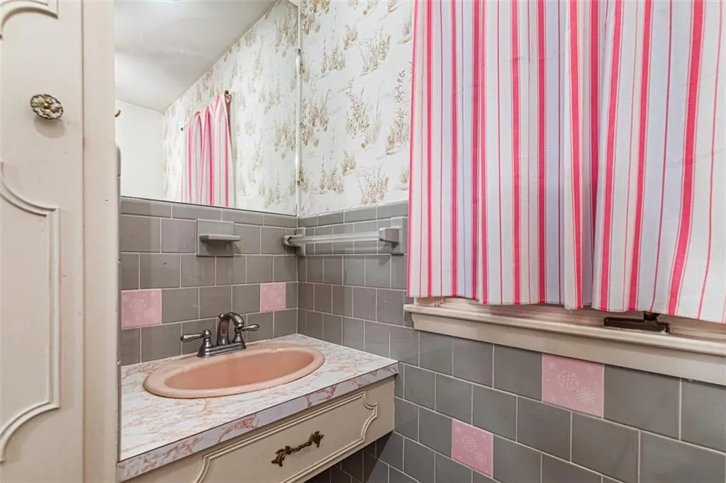 28 Lakeside Drive Narragansett RI 02882