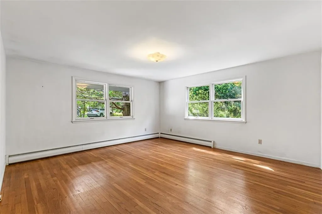 28 Lakeside Drive Narragansett RI 02882