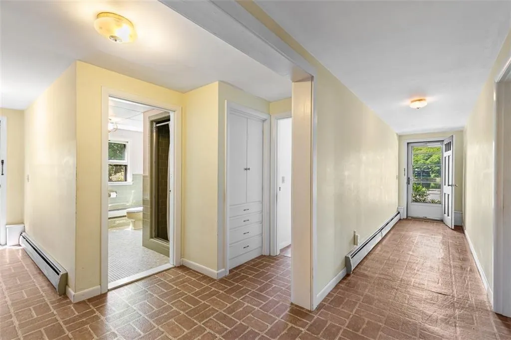 28 Lakeside Drive Narragansett RI 02882