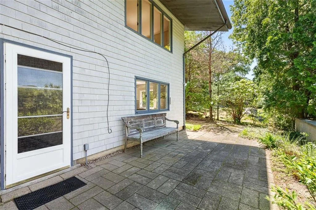 28 Lakeside Drive Narragansett RI 02882