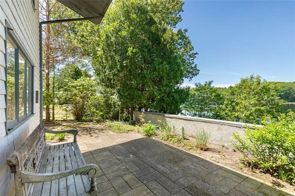 28 Lakeside Drive Narragansett RI 02882