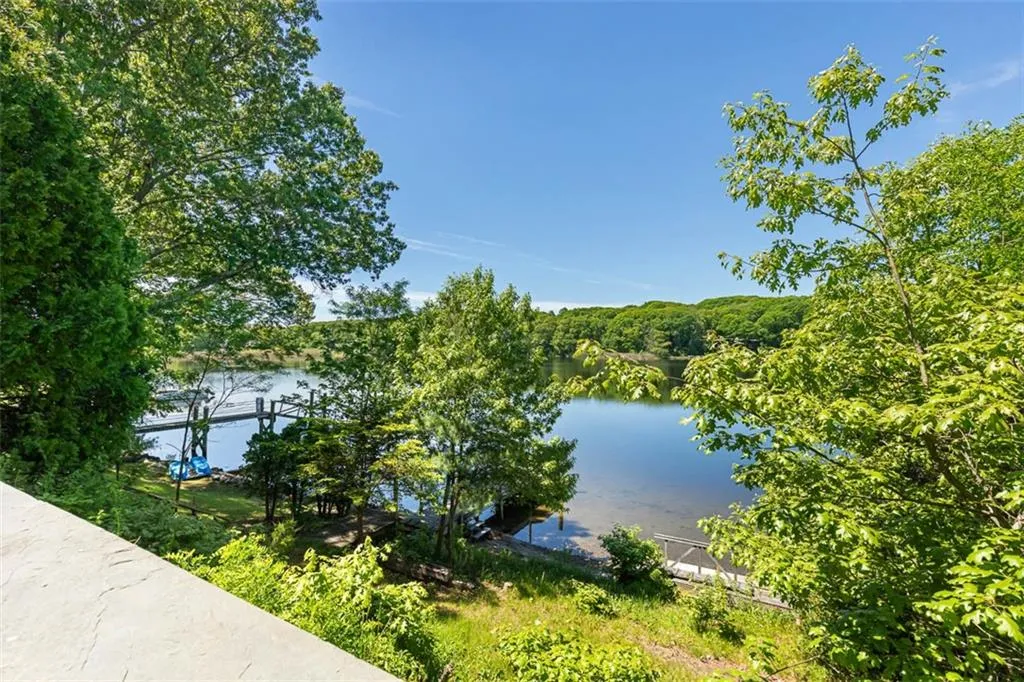 28 Lakeside Drive Narragansett RI 02882