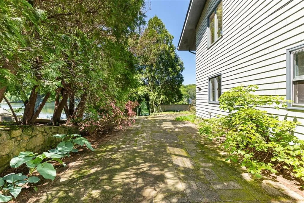 28 Lakeside Drive Narragansett RI 02882