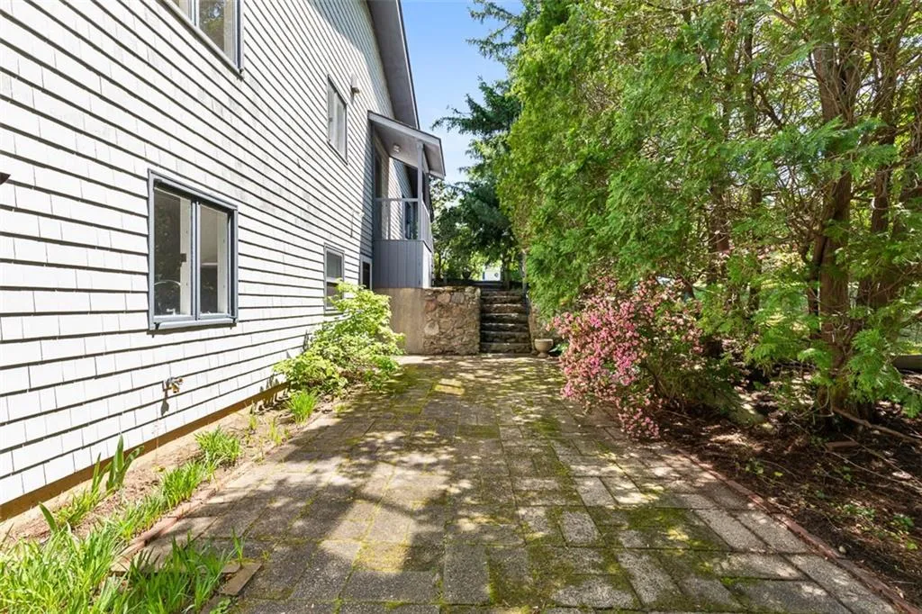 28 Lakeside Drive Narragansett RI 02882