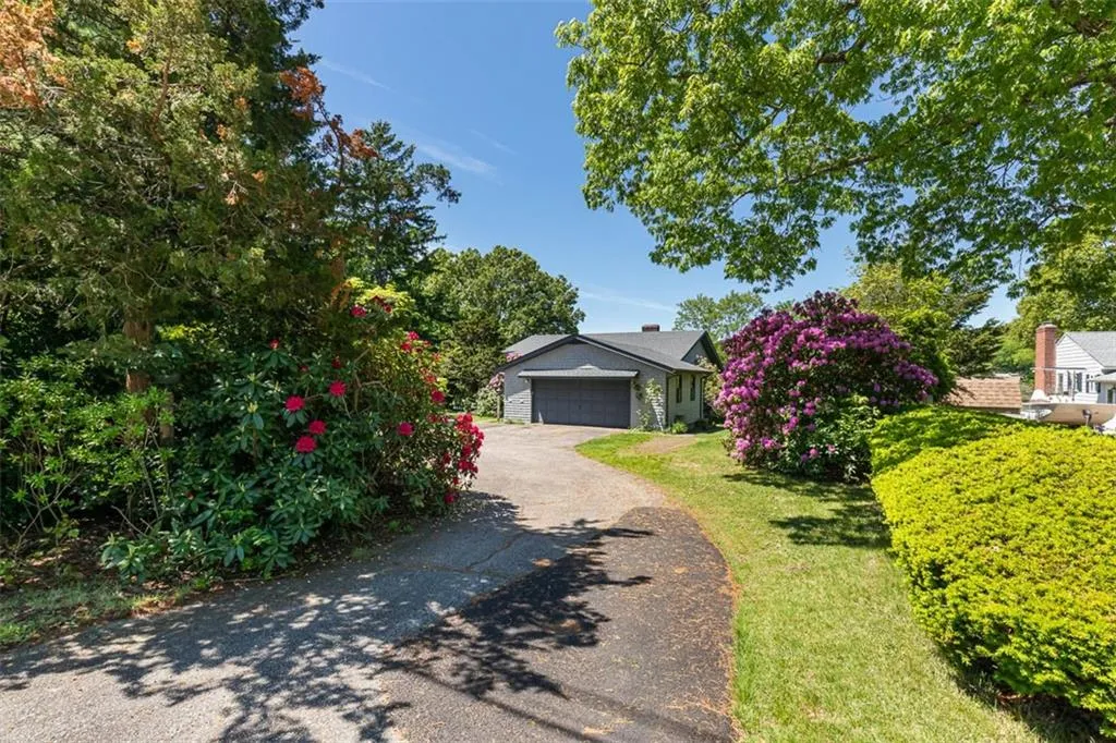 28 Lakeside Drive Narragansett RI 02882