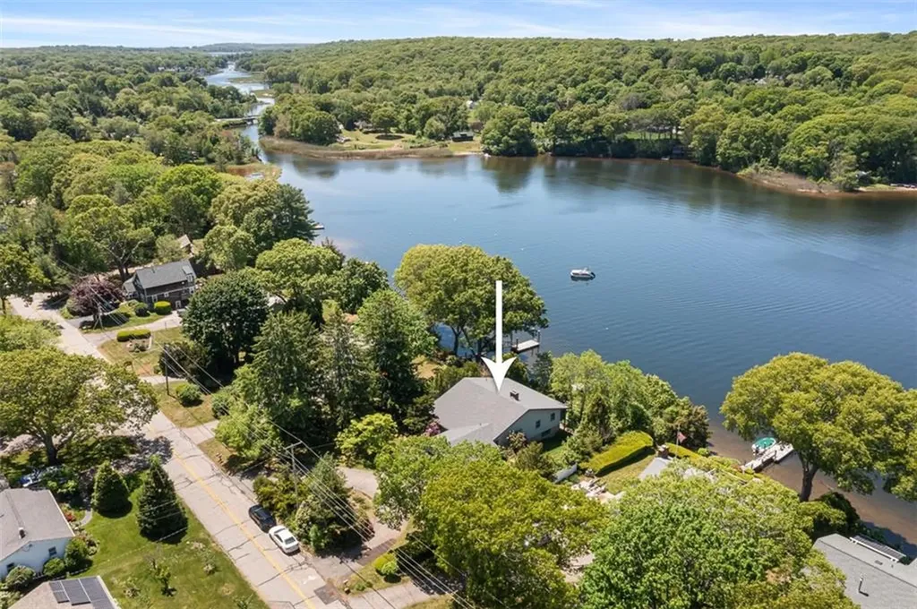 28 Lakeside Drive Narragansett RI 02882
