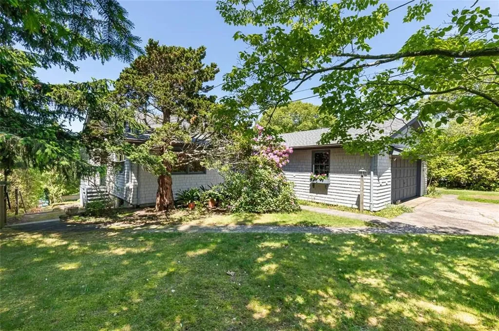 28 Lakeside Drive Narragansett RI 02882