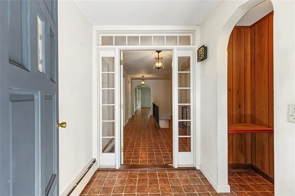 28 Lakeside Drive Narragansett RI 02882