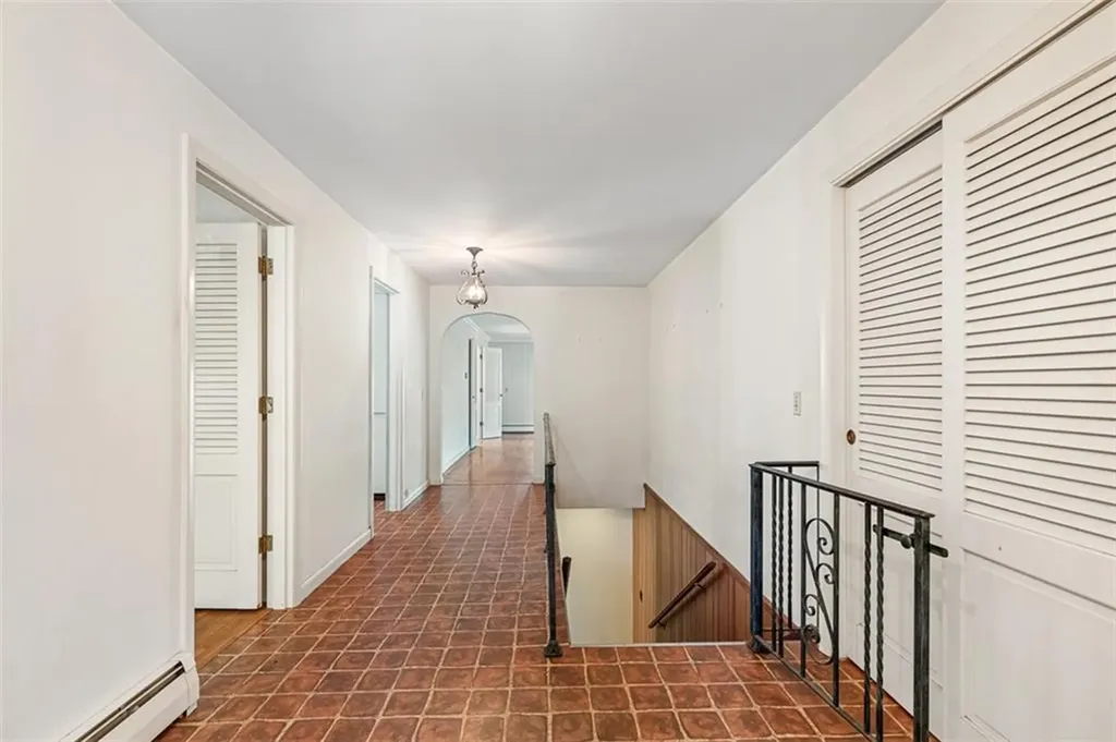 28 Lakeside Drive Narragansett RI 02882
