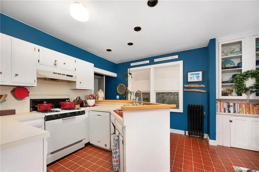341 343 Lloyd Avenue Providence RI 02906