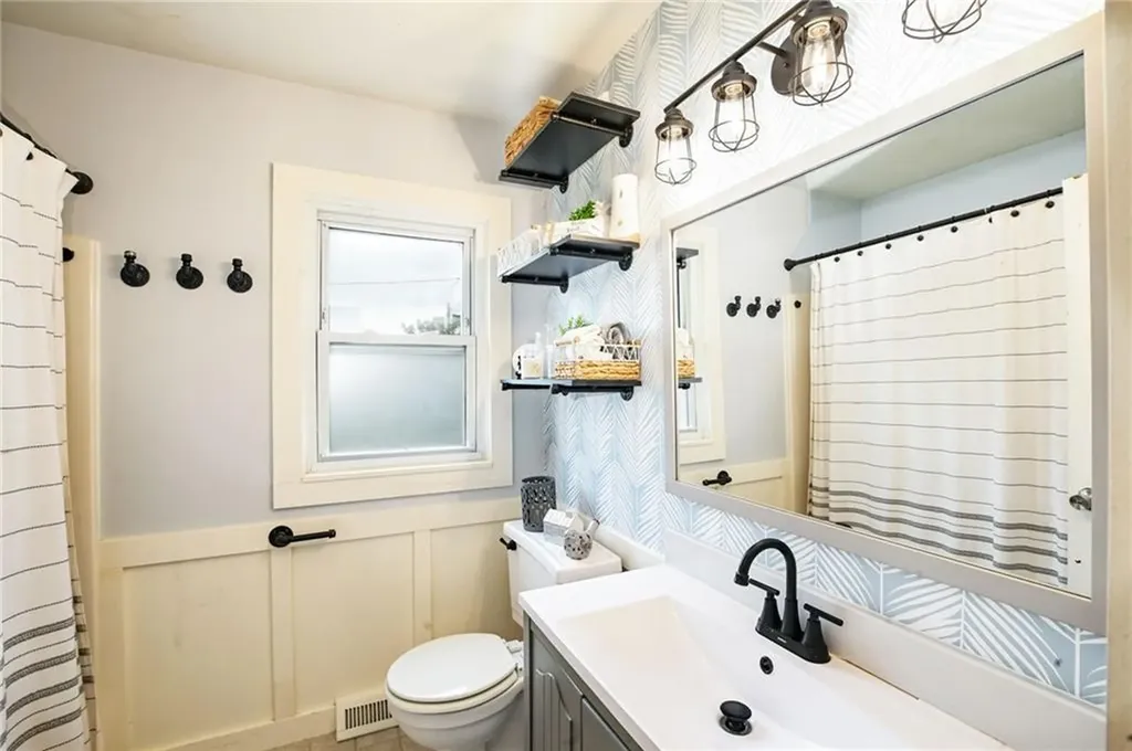 27 Alan Avenue Portsmouth RI 02871