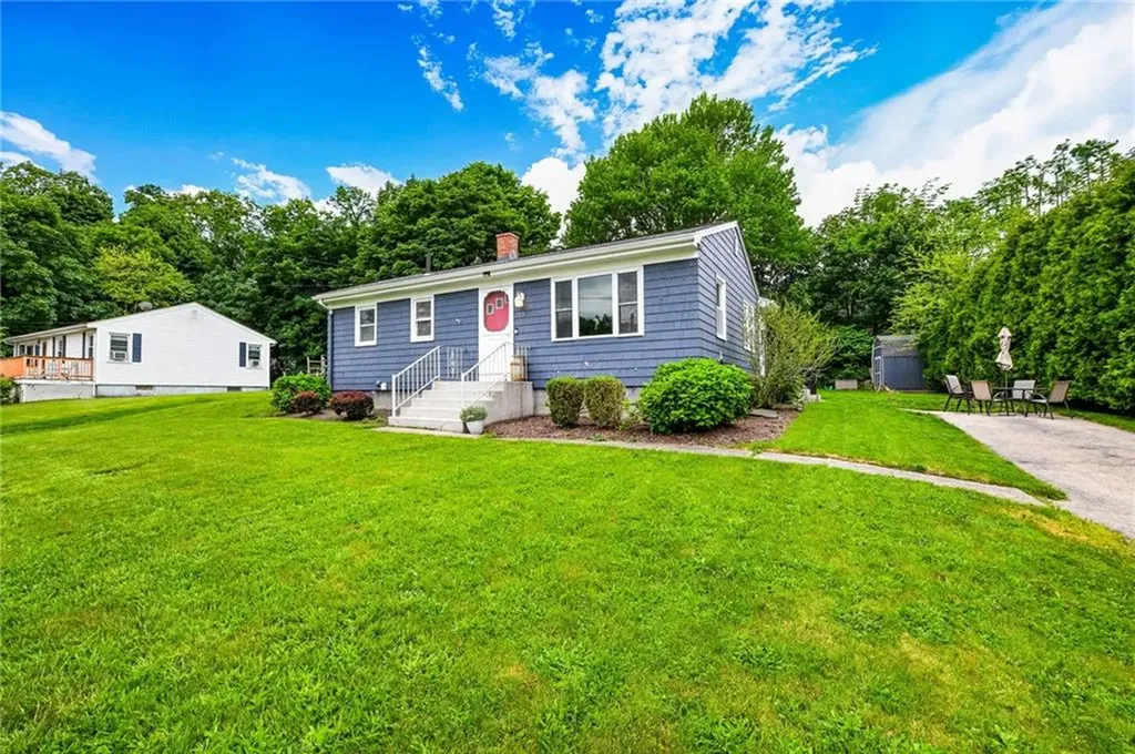 27 Alan Avenue Portsmouth RI 02871