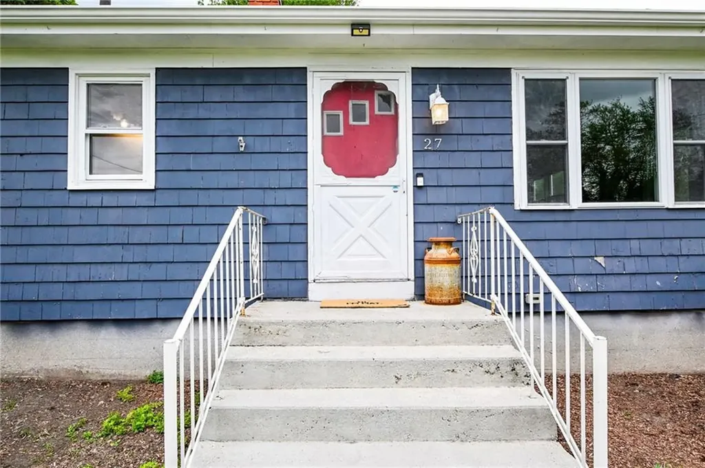 27 Alan Avenue Portsmouth RI 02871