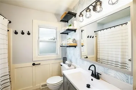 27 Alan Avenue Portsmouth RI 02871