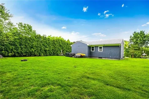 27 Alan Avenue Portsmouth RI 02871