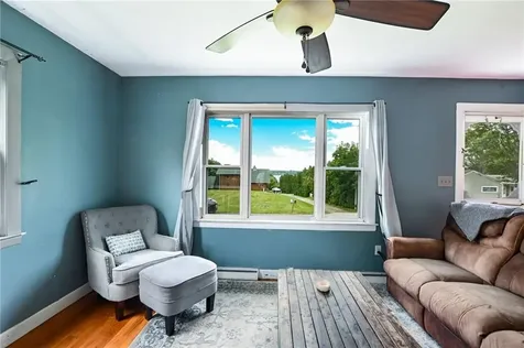 27 Alan Avenue Portsmouth RI 02871