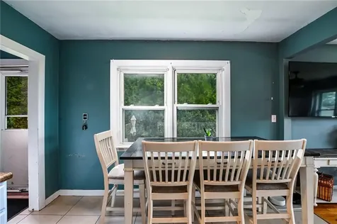 27 Alan Avenue Portsmouth RI 02871