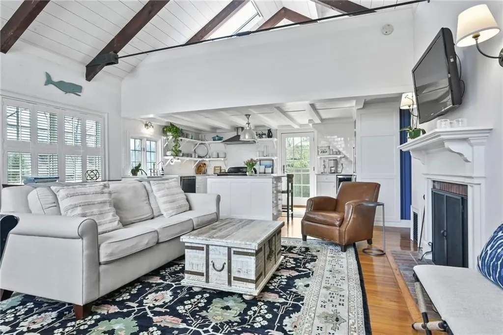 397 Gibbs Avenue Newport RI 02840