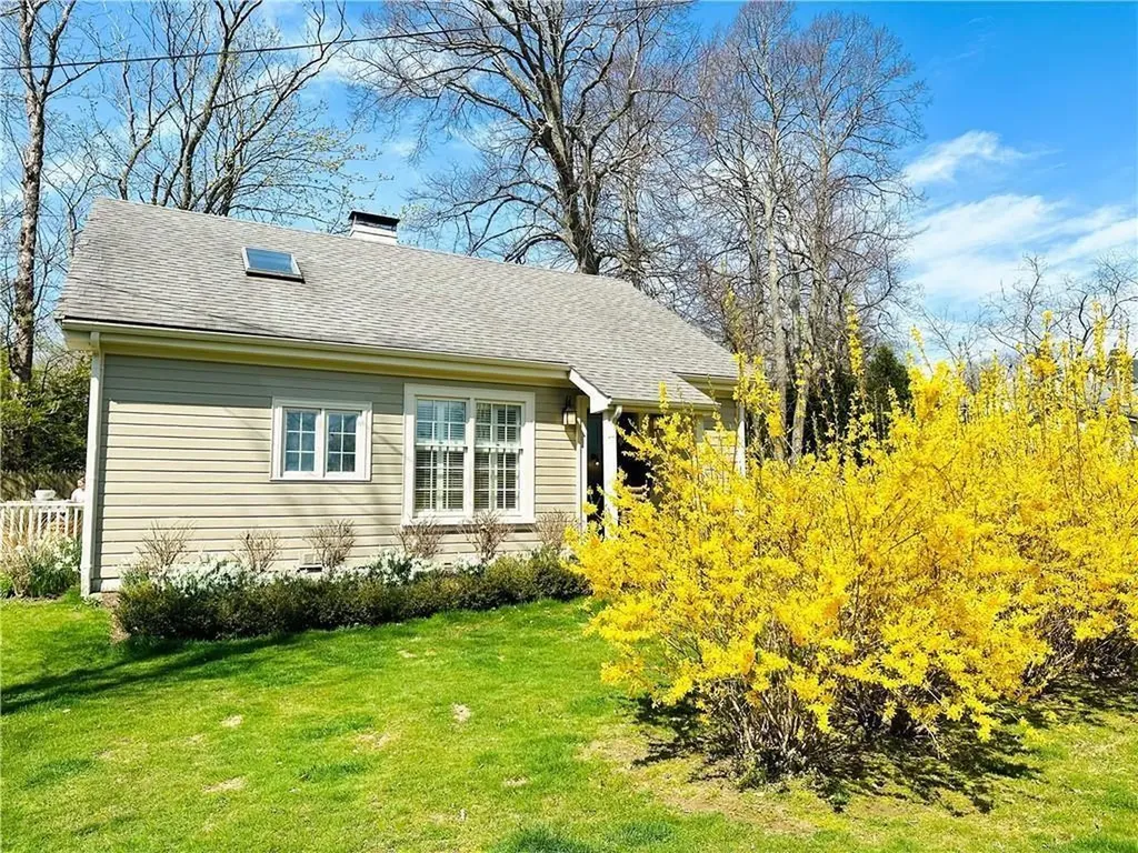 397 Gibbs Avenue Newport RI 02840
