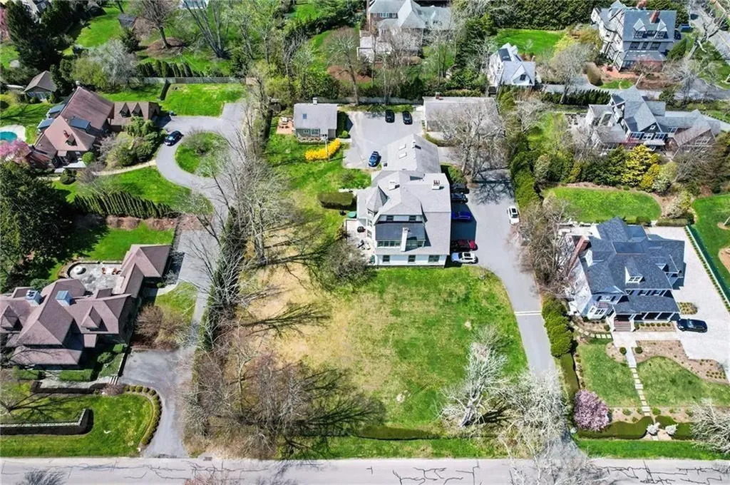 397 Gibbs Avenue Newport RI 02840