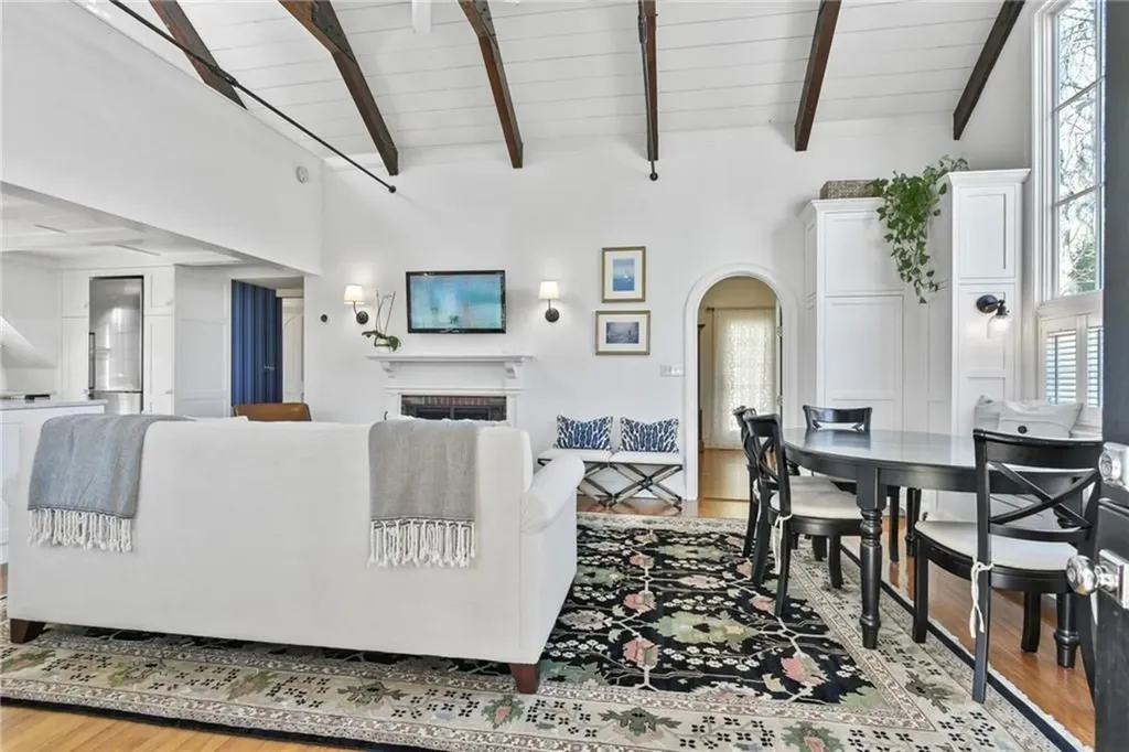 397 Gibbs Avenue Newport RI 02840