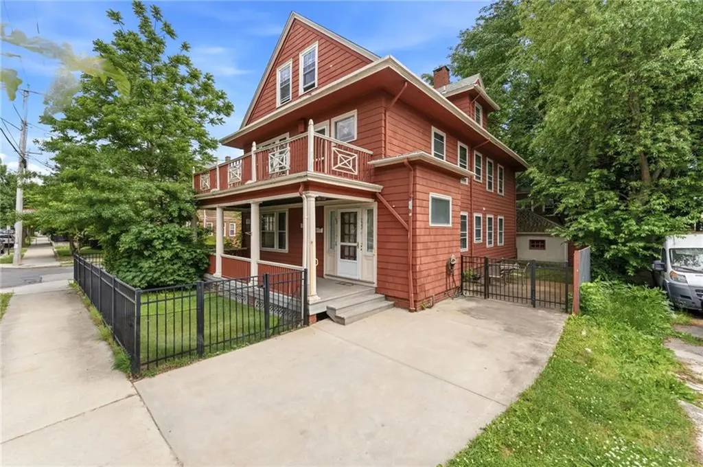 220 Lenox Avenue Providence RI 02907