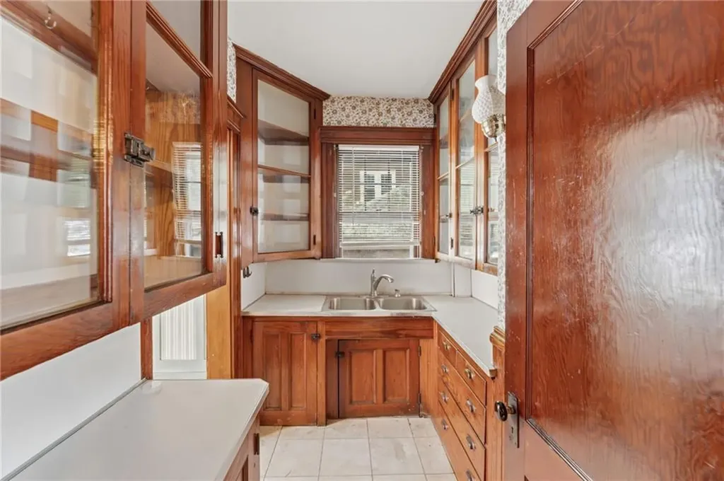220 Lenox Avenue Providence RI 02907