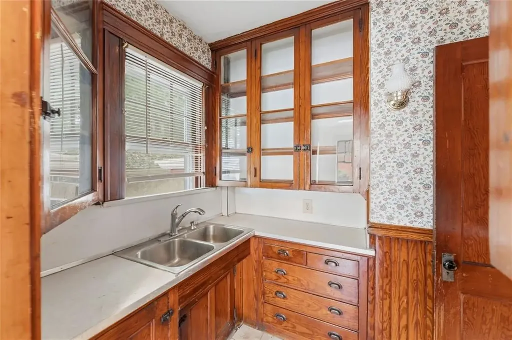 220 Lenox Avenue Providence RI 02907